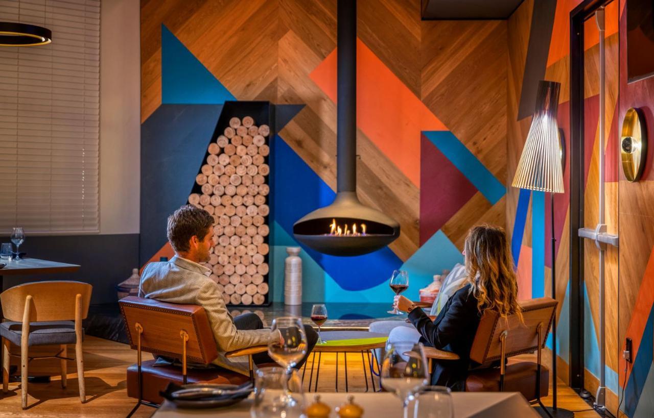 Qt Queenstown Bagian luar foto The interior of the restaurant