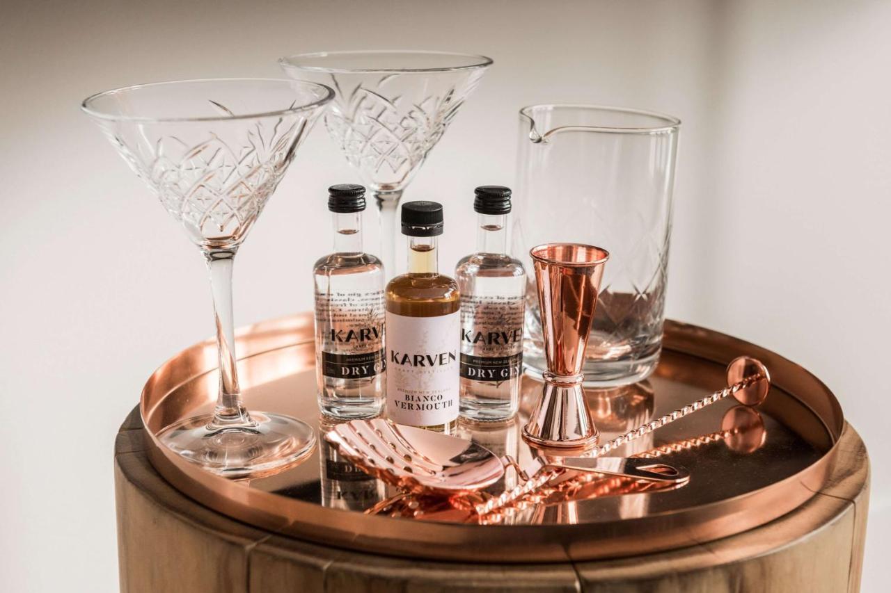 Qt Queenstown Bagian luar foto Mary Kavan Gin