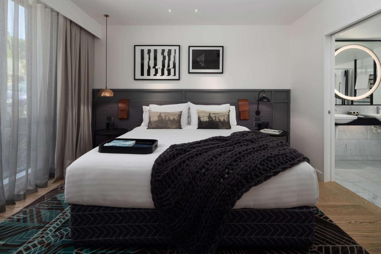 Qt Queenstown Bagian luar foto A bedroom at the hotel