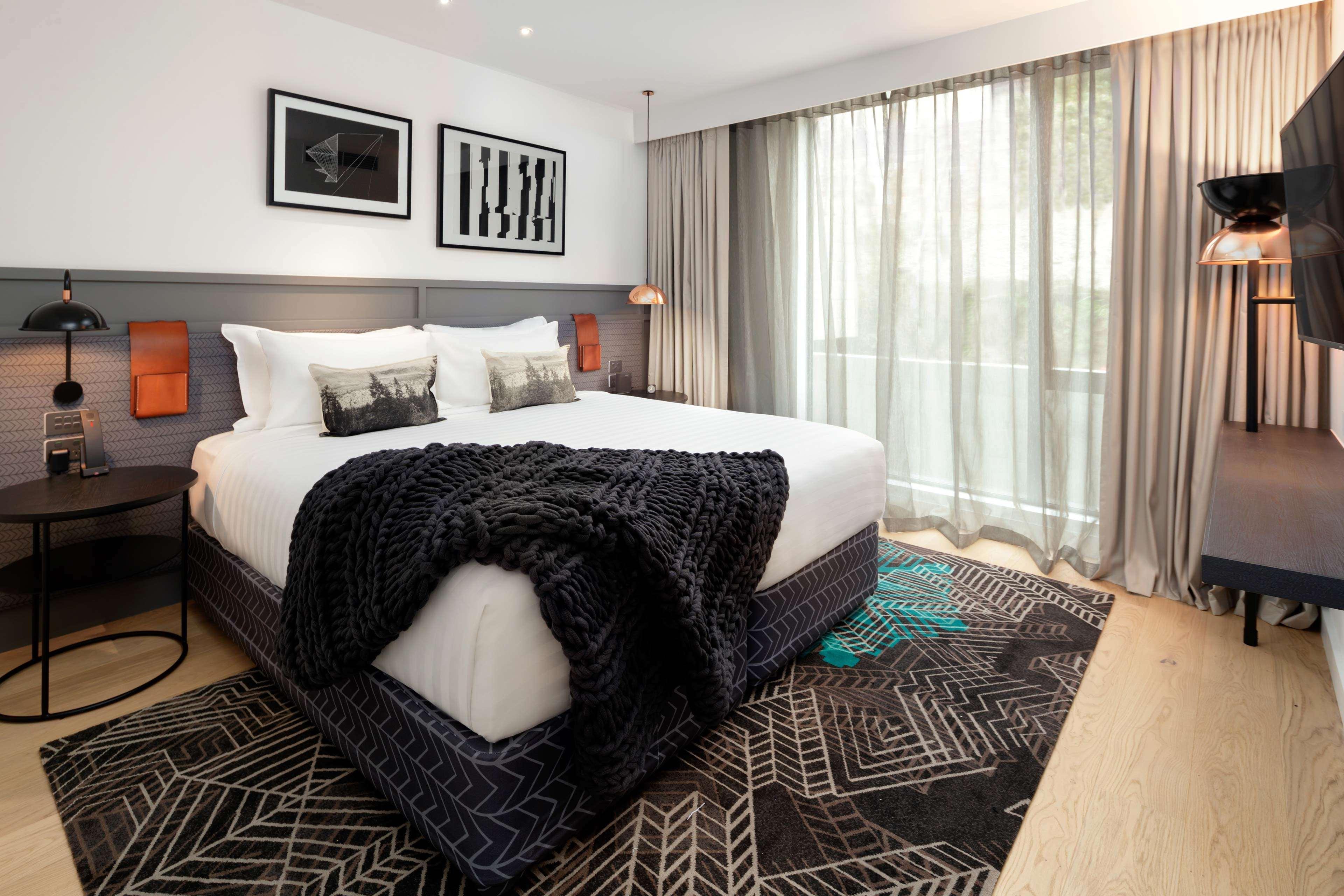 Qt Queenstown Bagian luar foto A bedroom at the hotel