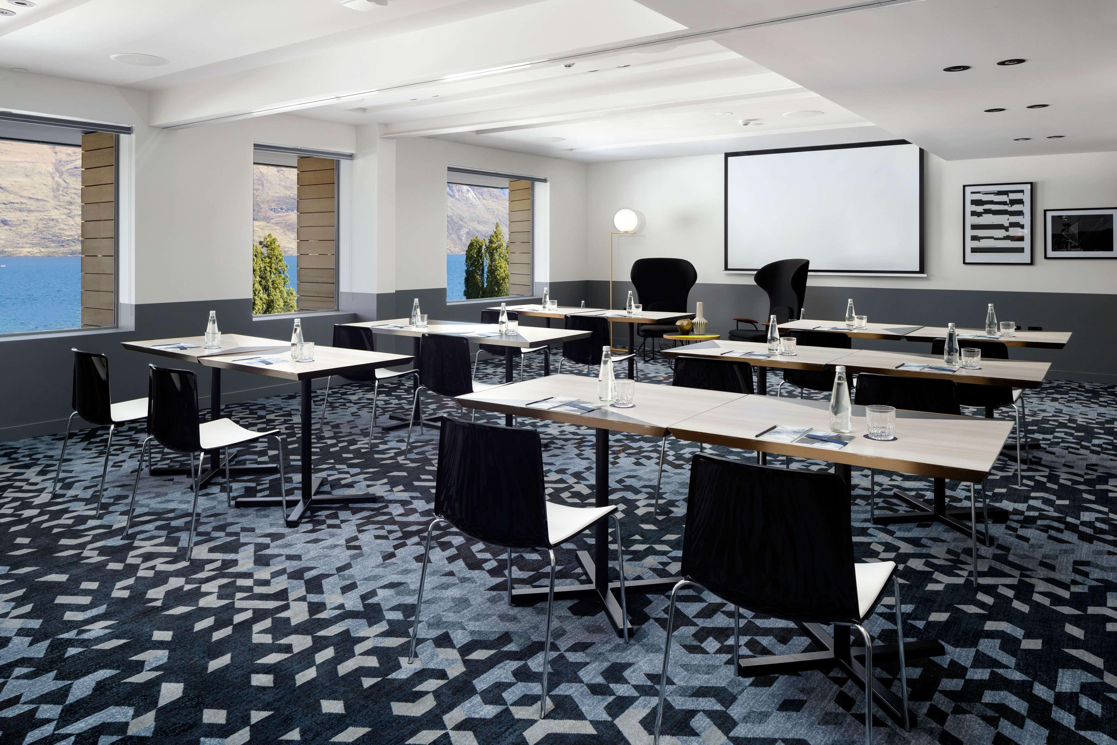 Qt Queenstown Bagian luar foto Meeting room