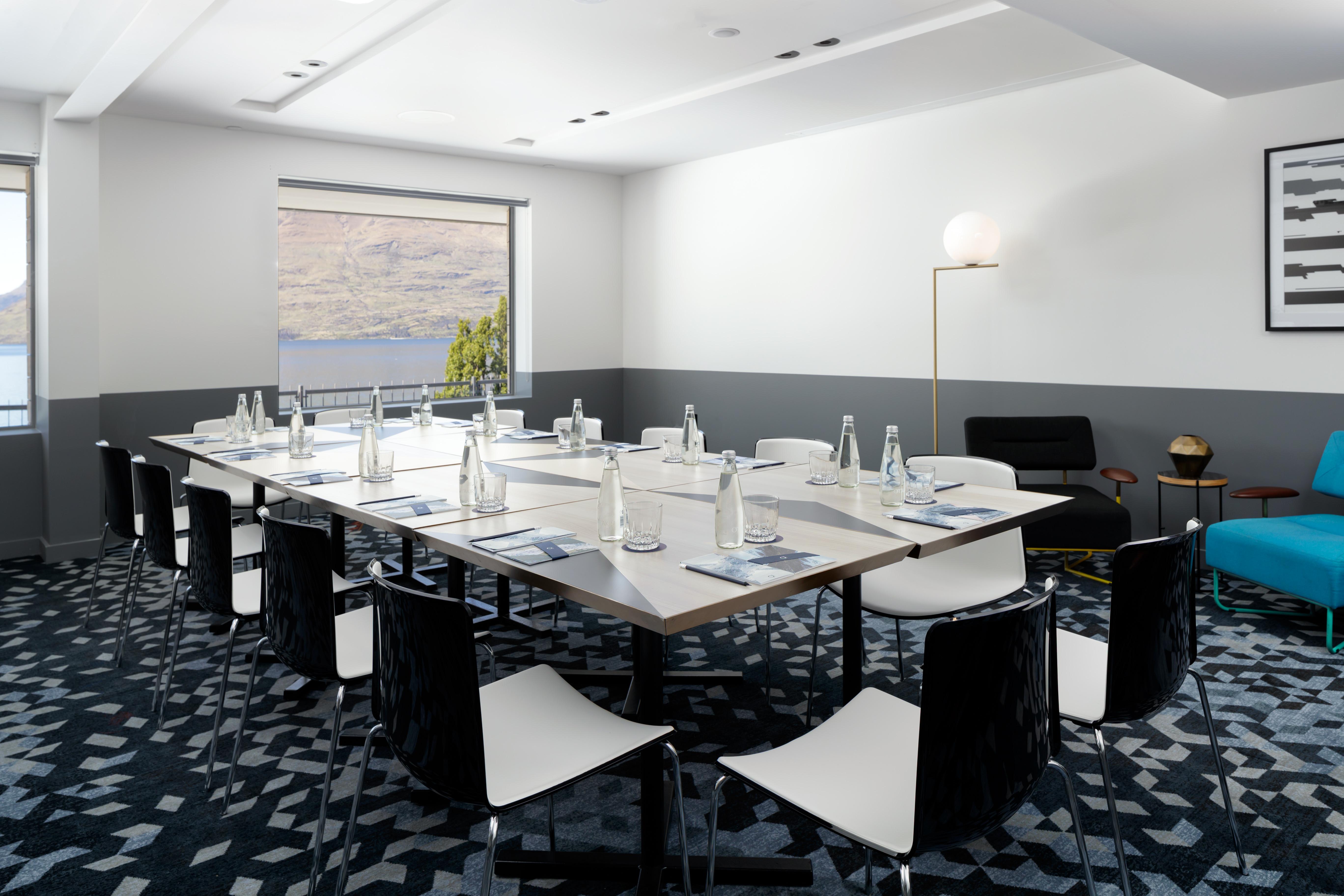 Qt Queenstown Bagian luar foto Meeting room