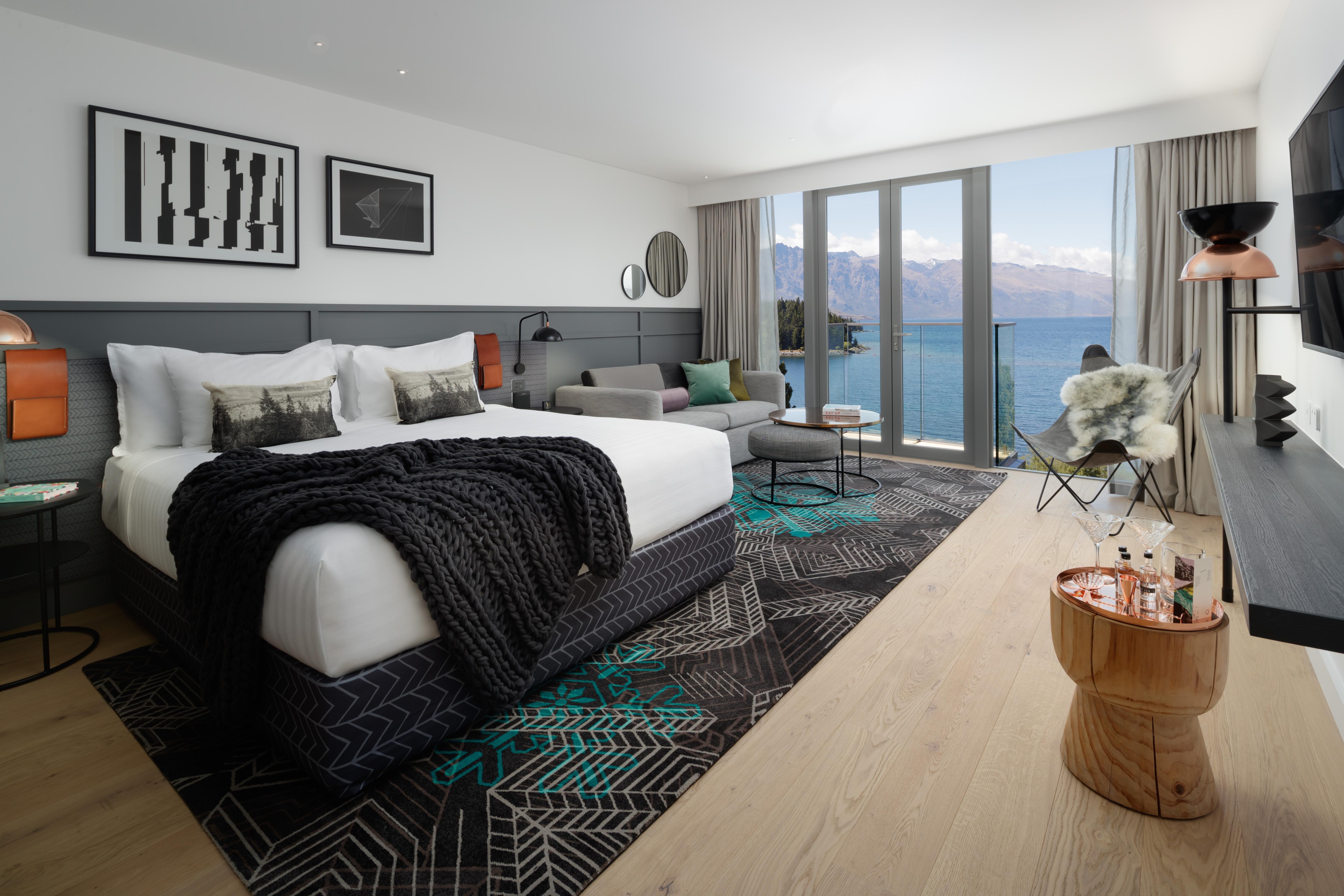 Qt Queenstown Bagian luar foto The Hotel's Lakefront Suite