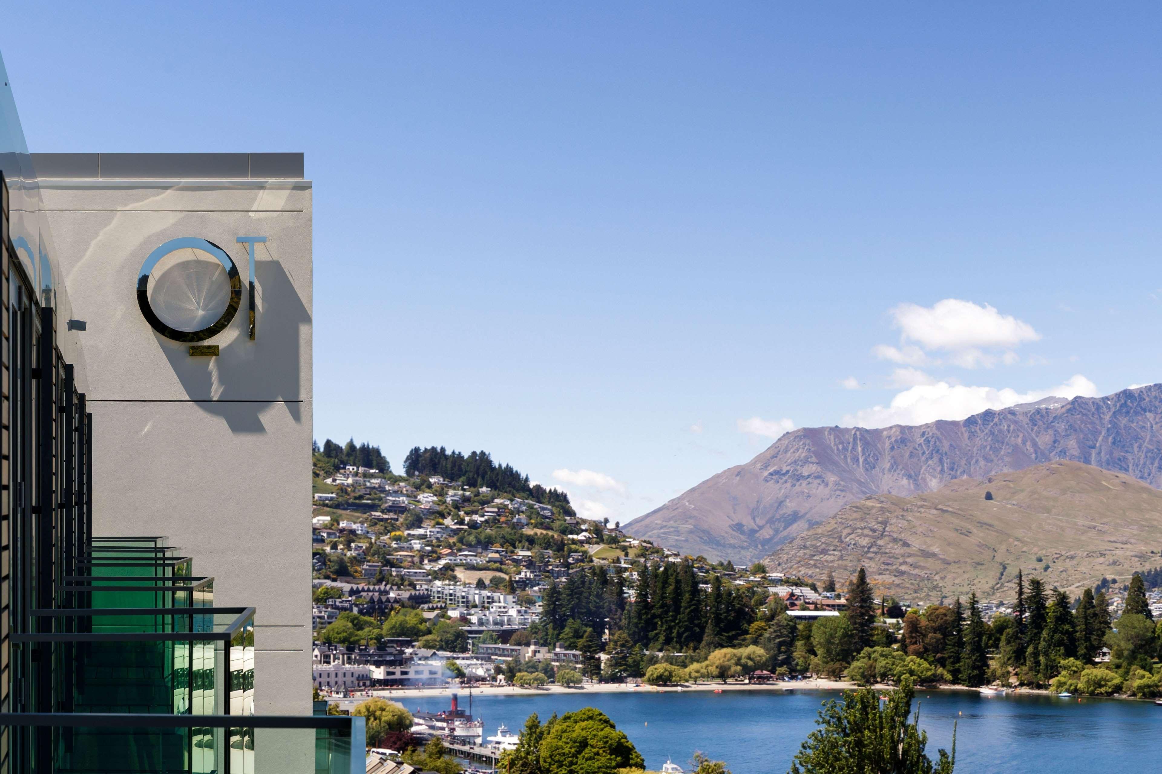 Qt Queenstown Bagian luar foto The University of Otago Clocktower