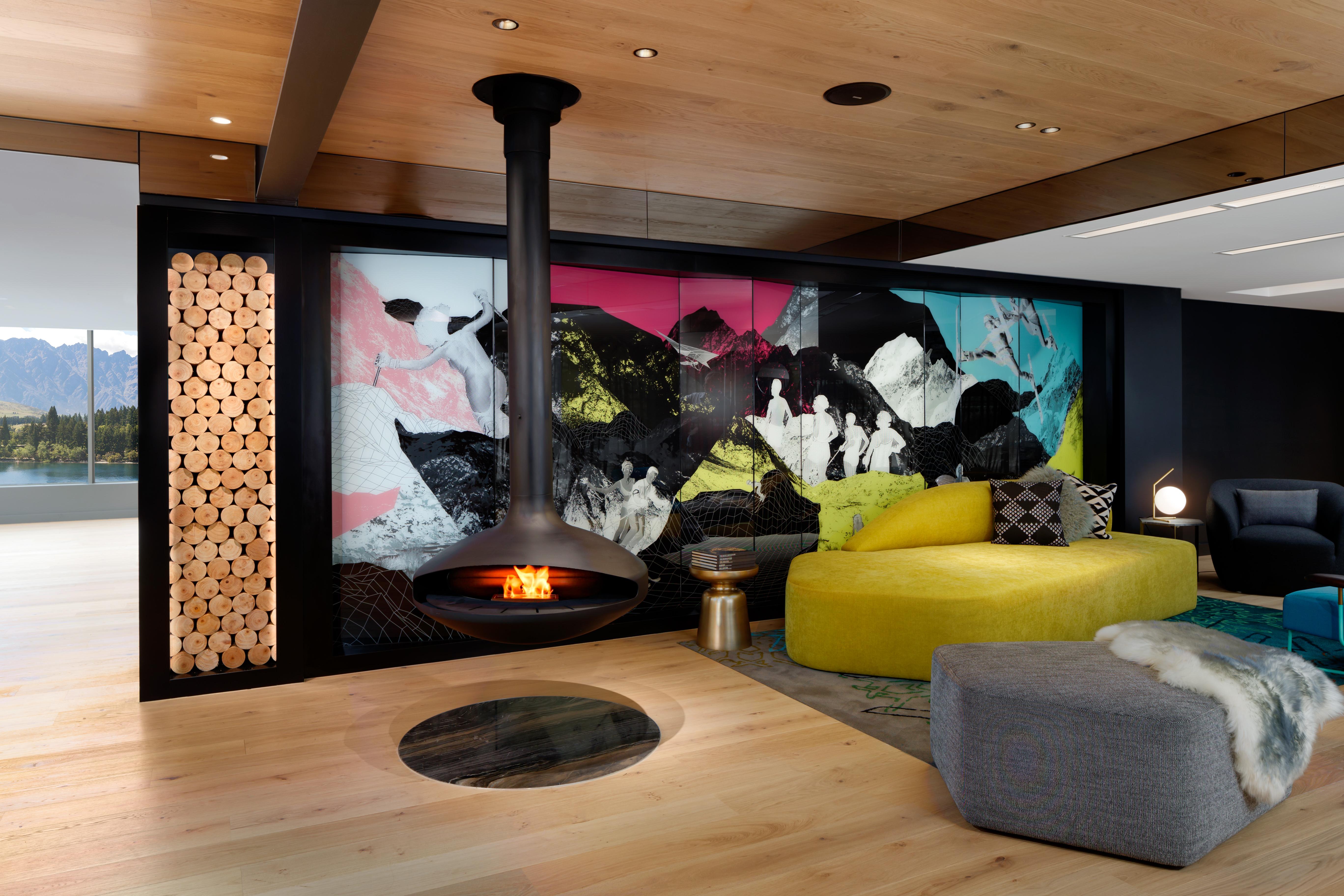 Qt Queenstown Bagian luar foto A fireplace in a private home