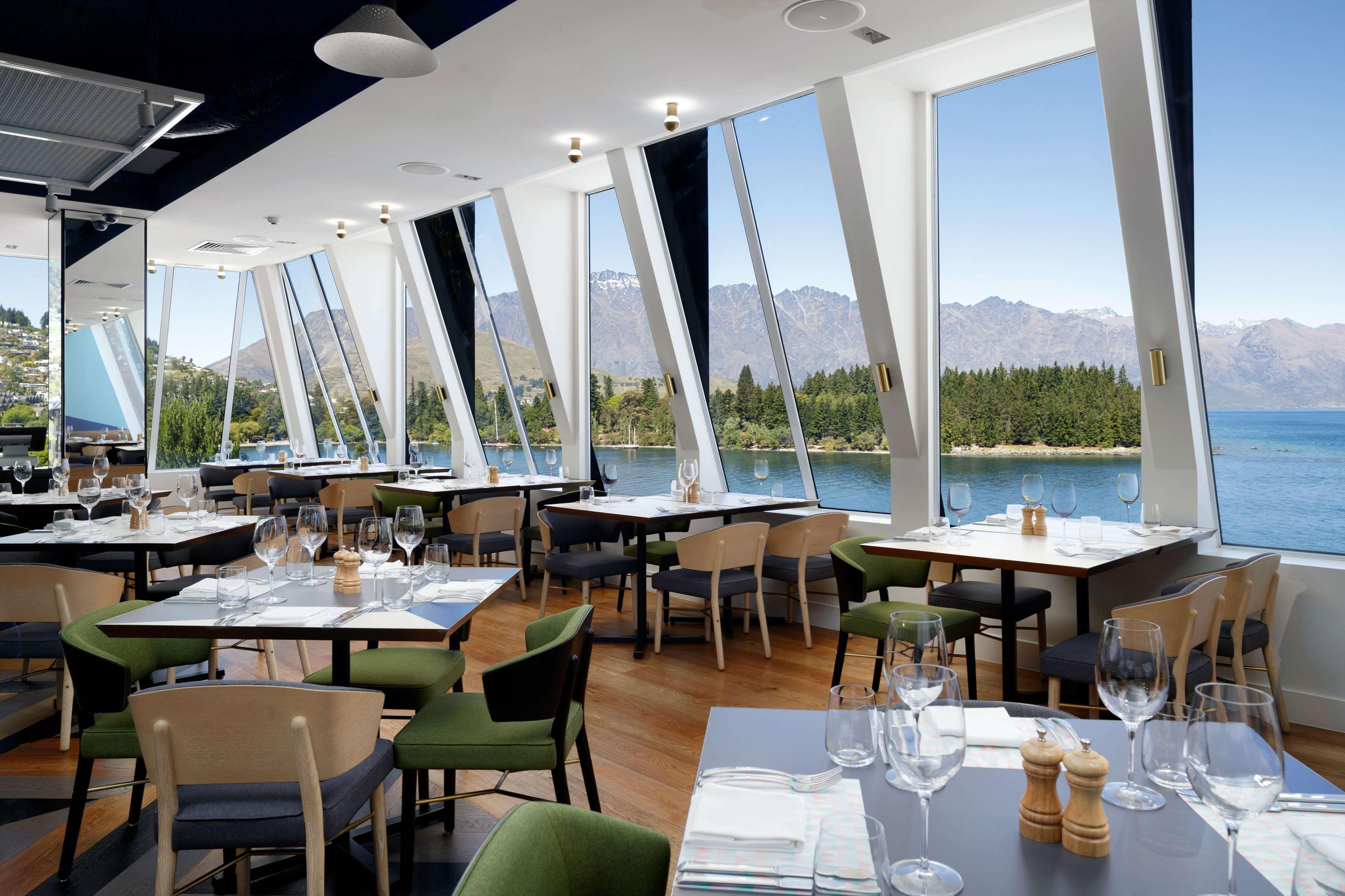 Qt Queenstown Bagian luar foto The interior of the restaurant