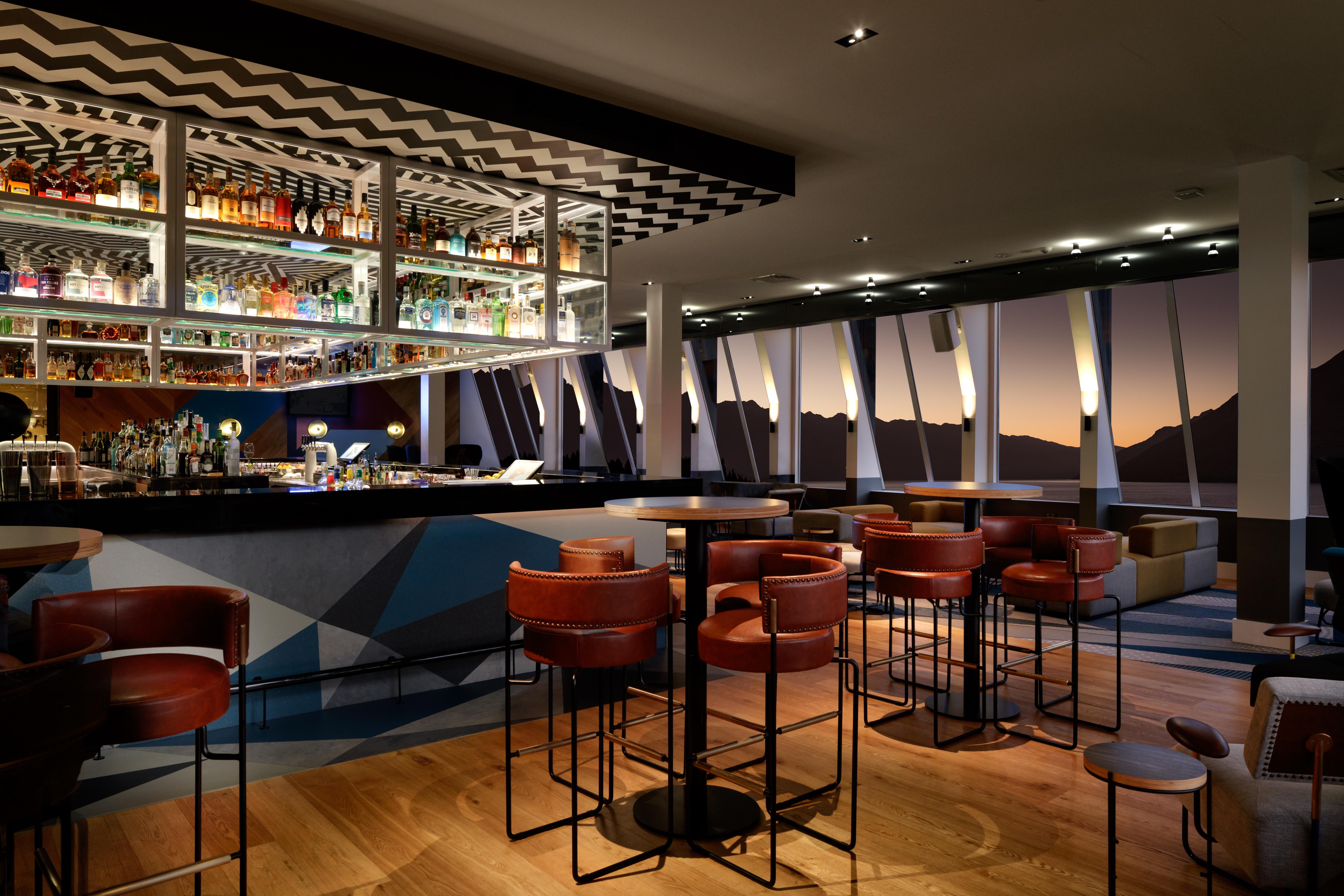 Qt Queenstown Bagian luar foto The bar at the 12th floor