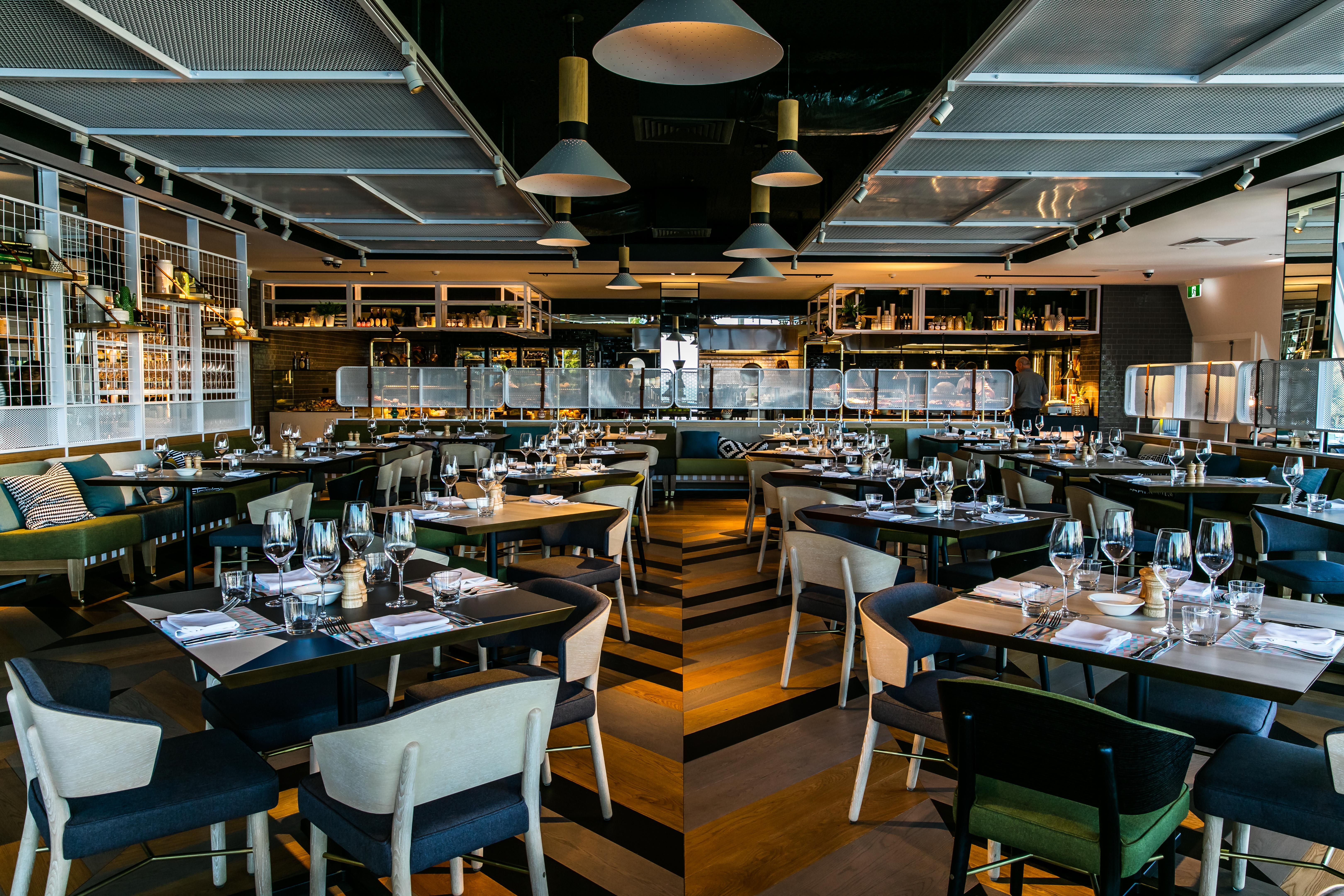 Qt Queenstown Bagian luar foto Interior of the restaurant