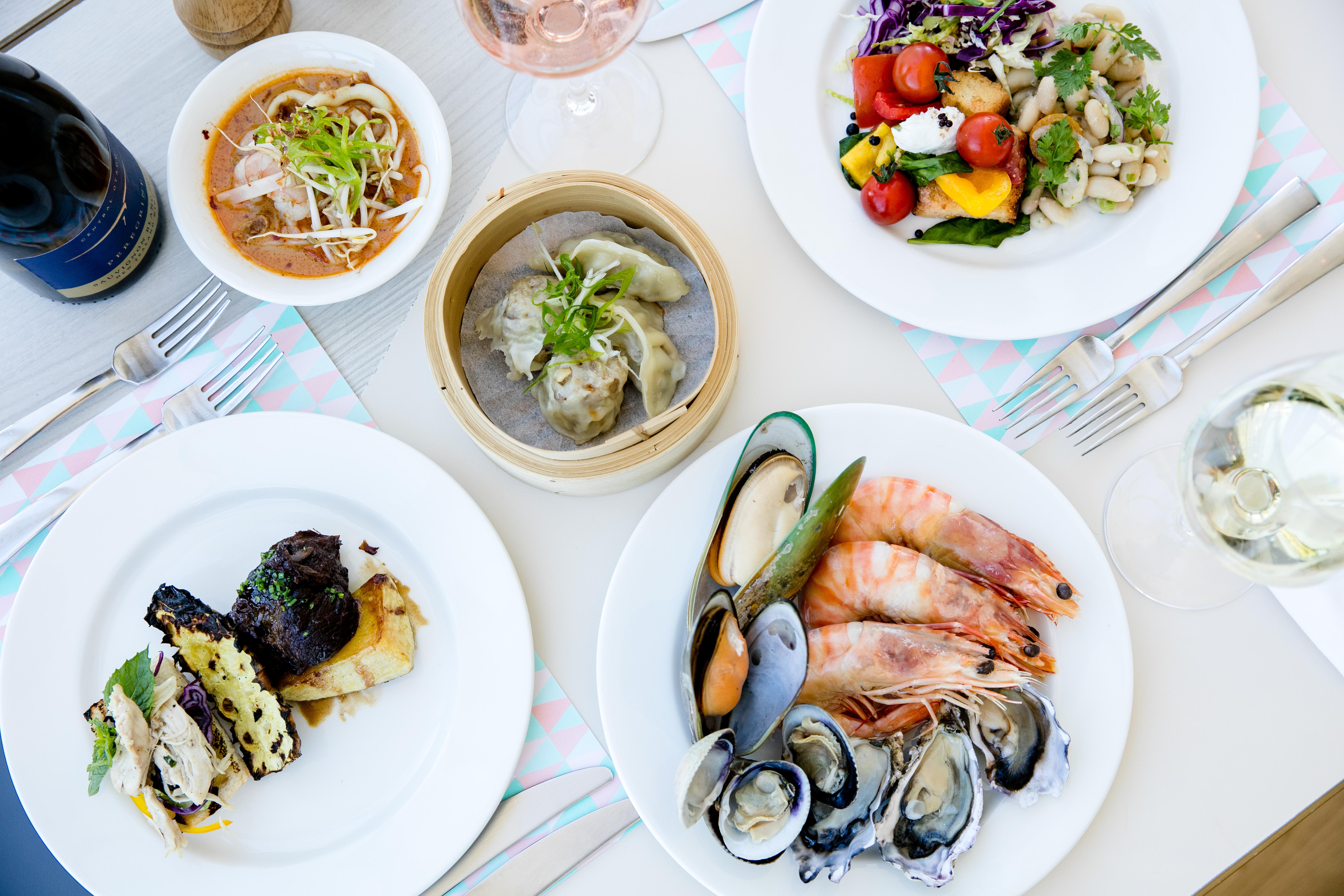 Qt Queenstown Bagian luar foto A selection of dishes at the restaurant